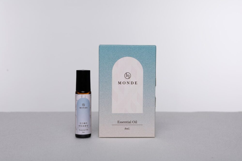 MONDE 活力檜木舒肌按摩油 8mL 滾珠瓶與外盒